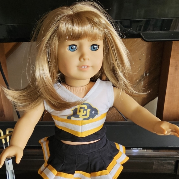 American Girl Blonde With Blue Eyes With Extras - Picture 2 of 6